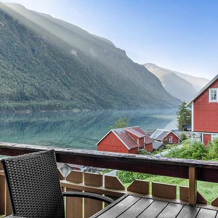 Cabin Alongside The Beautiful Fjaerlandsfjord Extérieur photo