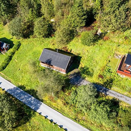 Cabin Alongside The Beautiful Fjaerlandsfjord Extérieur photo
